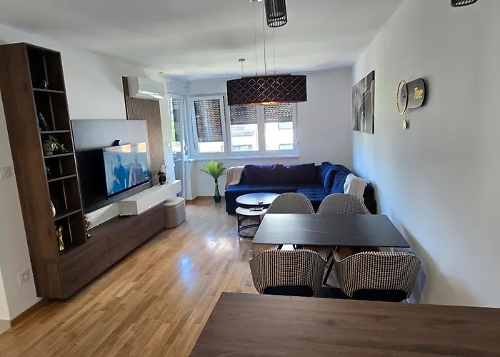 Lazarus With Garage アパート *