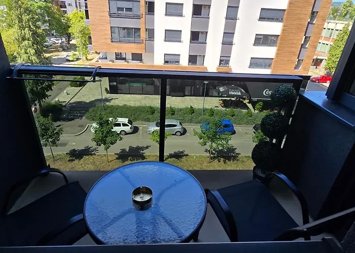 Lazarus With Garage アパート